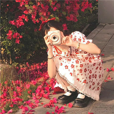 伴游女生飞傲松的资料