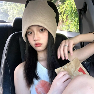 伴游女生凡白的资料