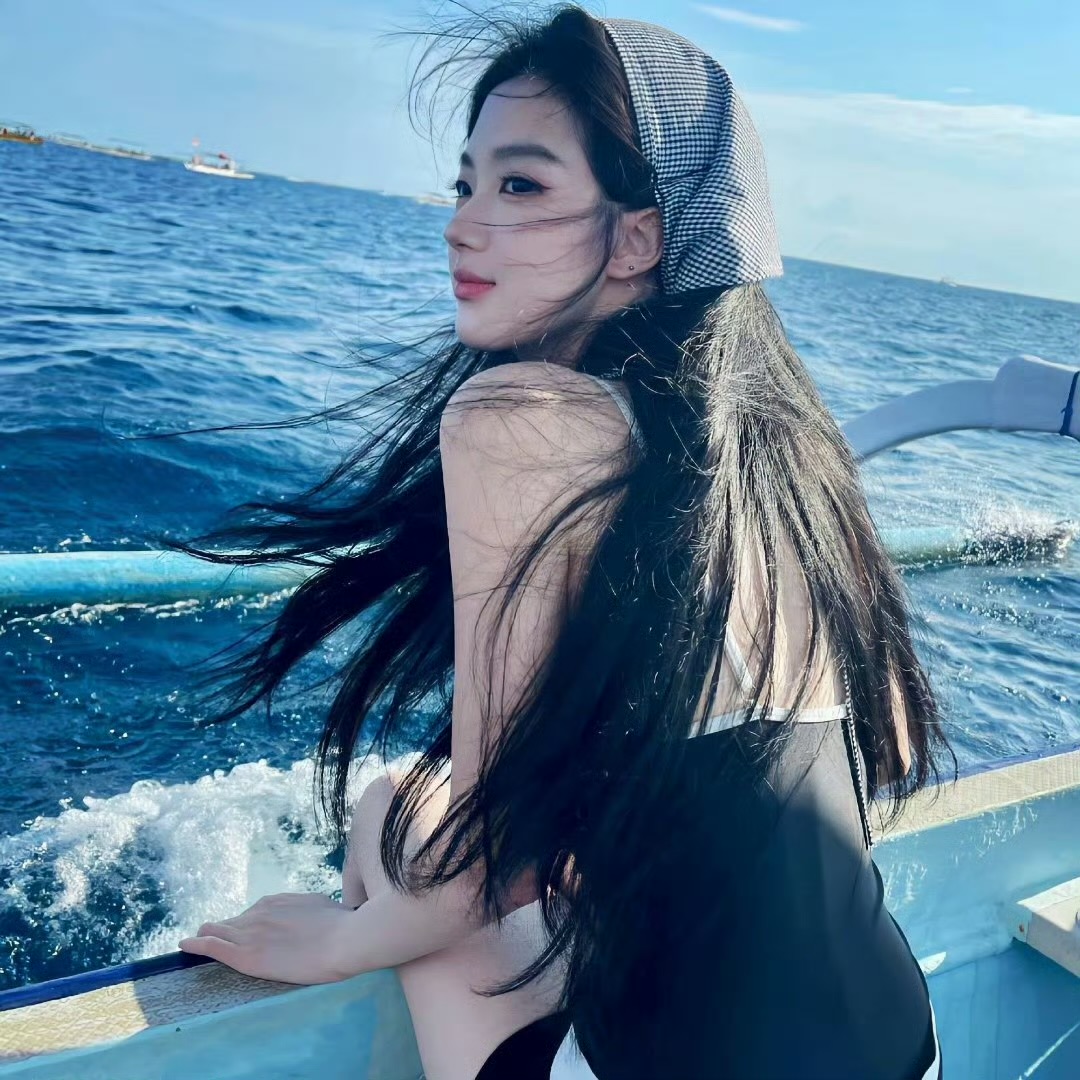 迪庆伴游女生鲍佁的资料