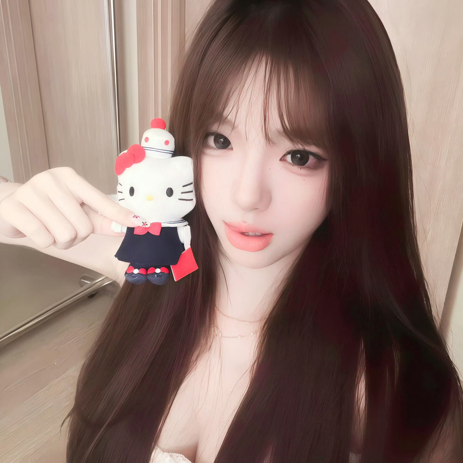 巴音郭楞伴游女生允儿的资料