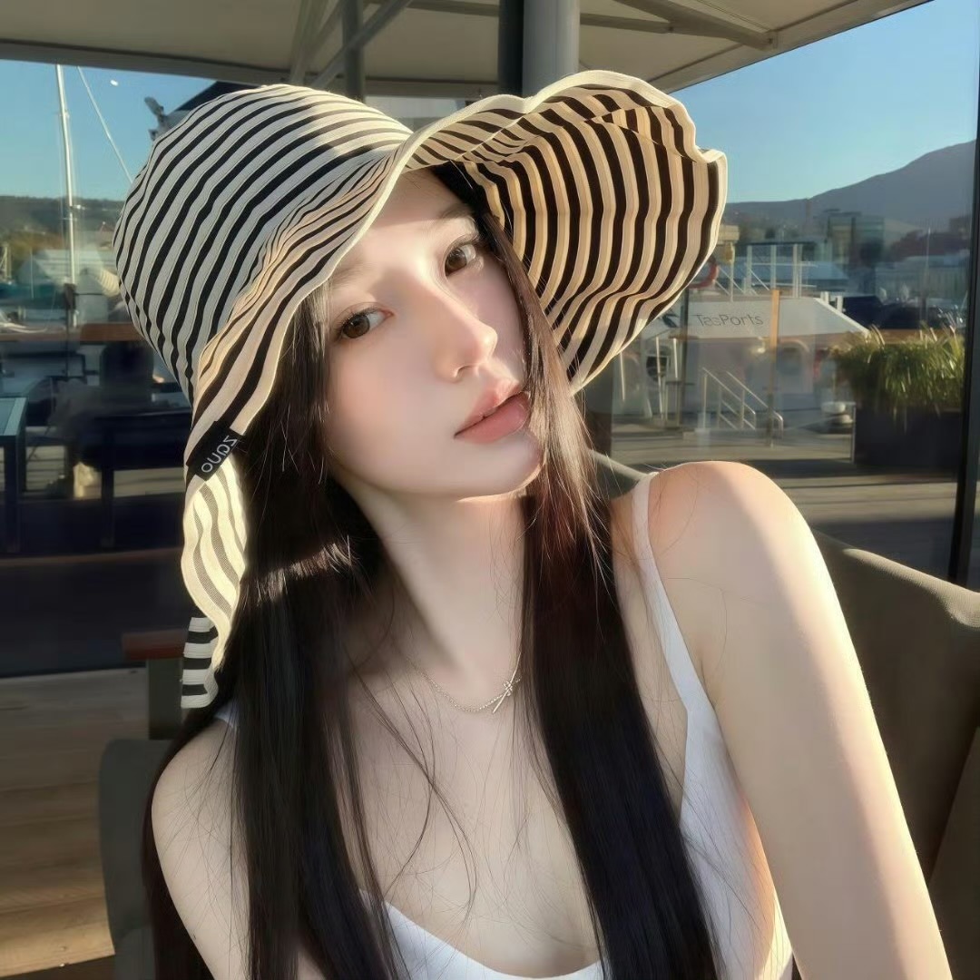 玉溪伴游女生秦莎莎的资料