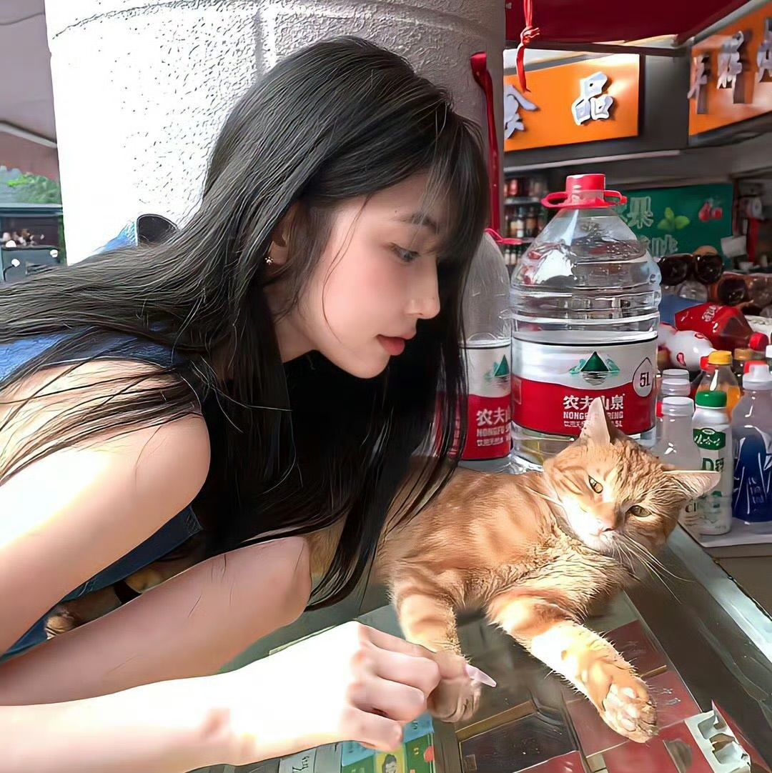 玉溪伴游女生何洁媛的资料