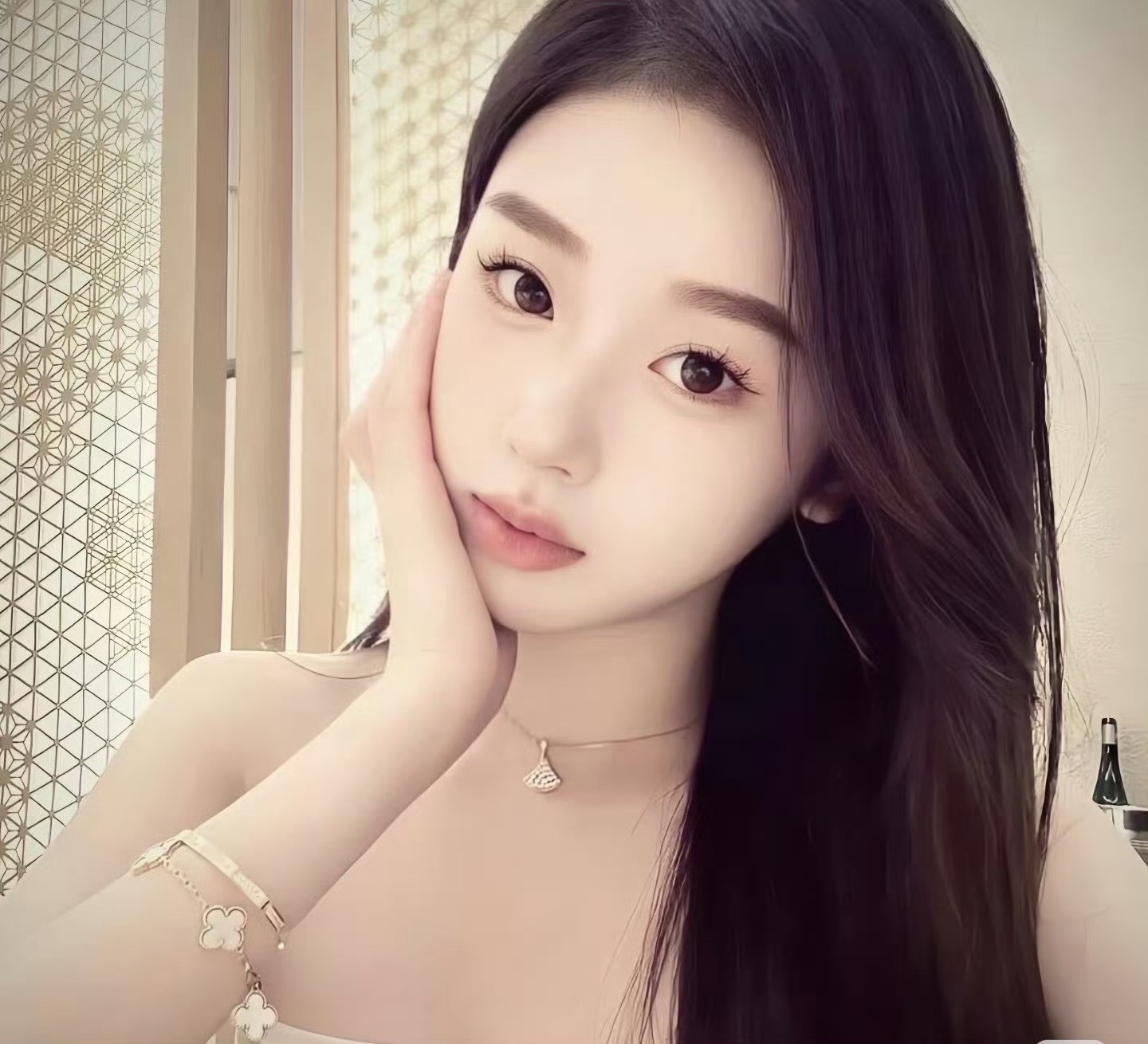 玉溪伴游女生梁咏琪的资料