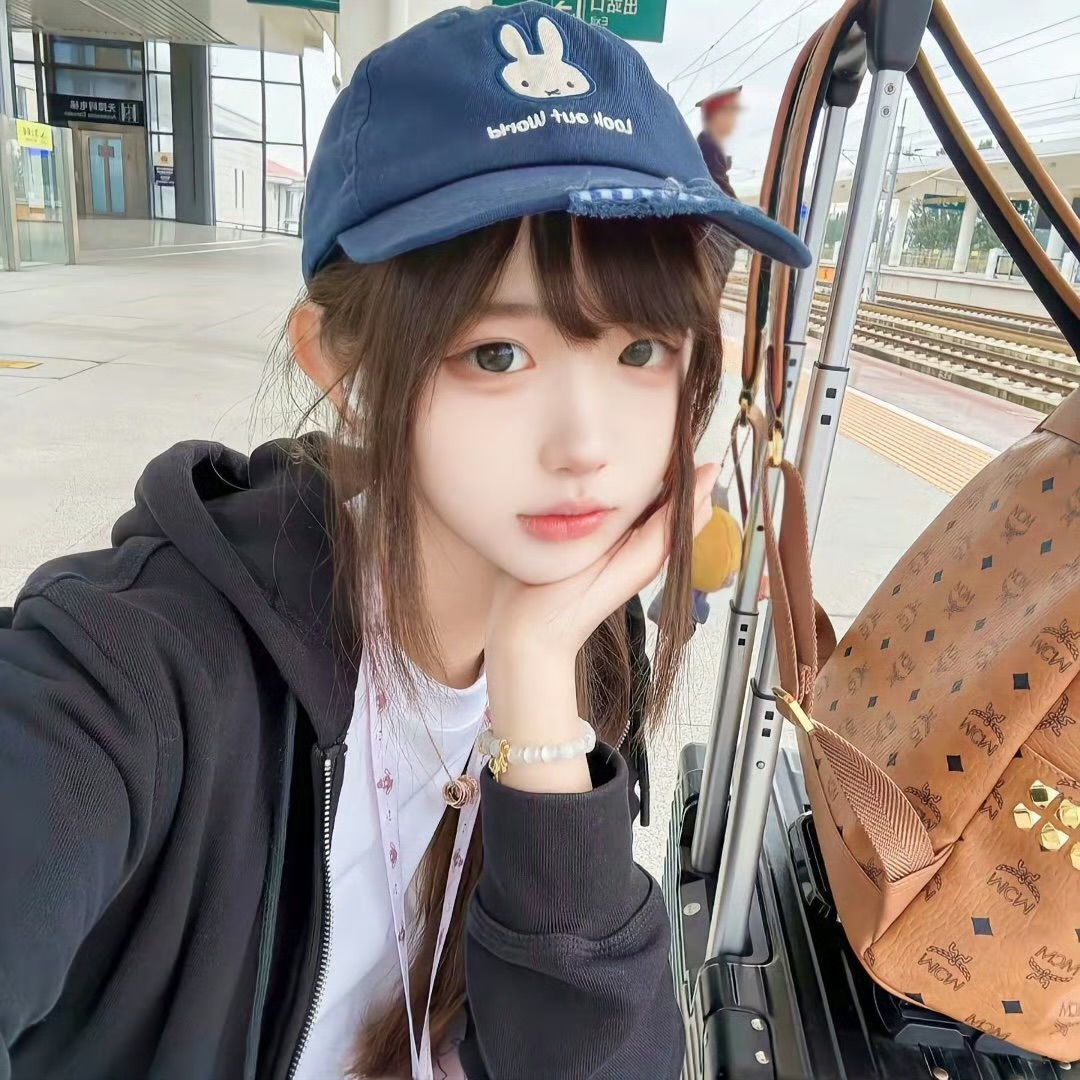 玉溪伴游女生严莉莉的资料