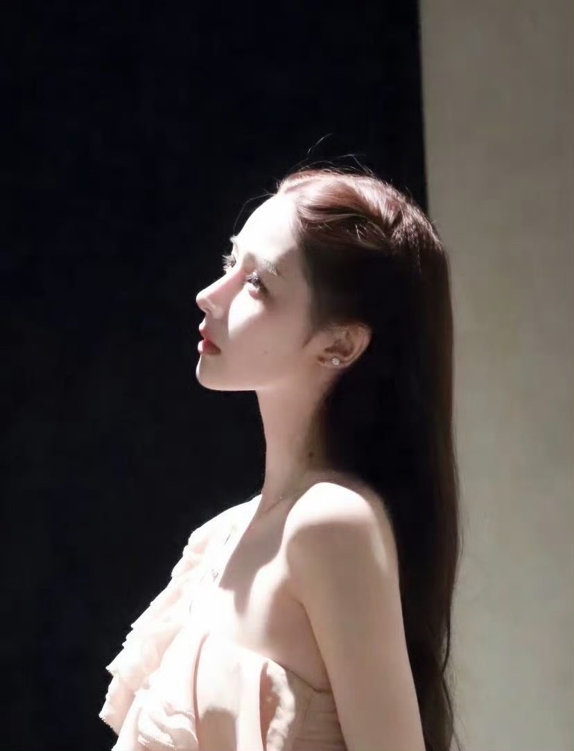 玉溪伴游女生夏娟的资料