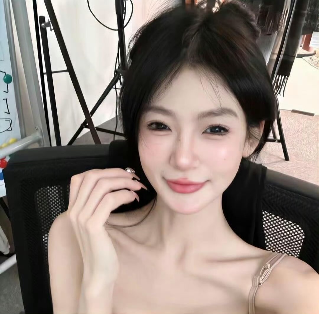 玉溪伴游女生梁安琪 🌌的资料