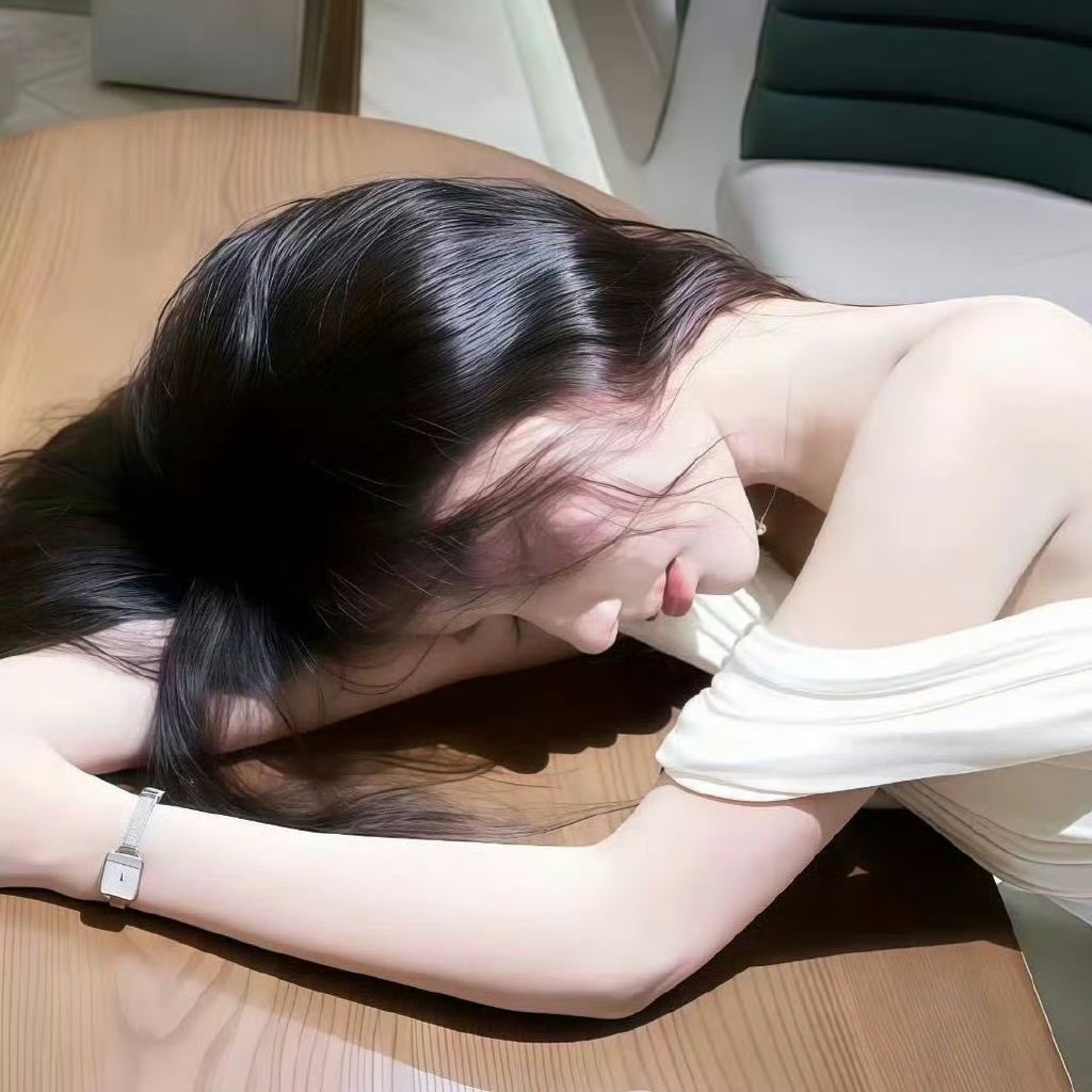 玉溪伴游女生花折枝的资料