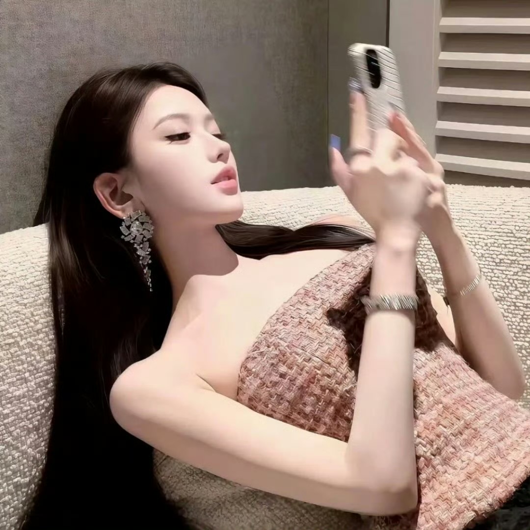 玉溪伴游女生王诗涵的资料