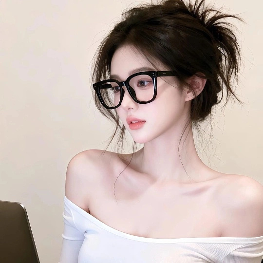 玉溪伴游女生赵梦甜的资料