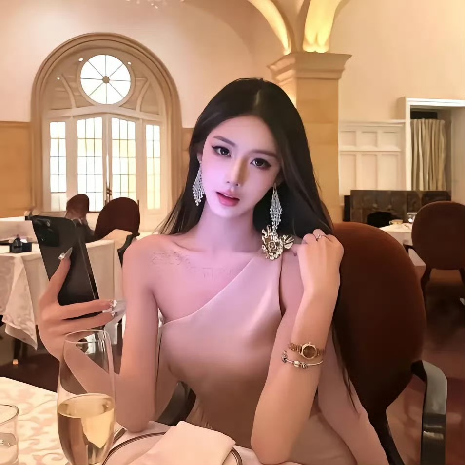 玉溪伴游女生楚腰轻的资料