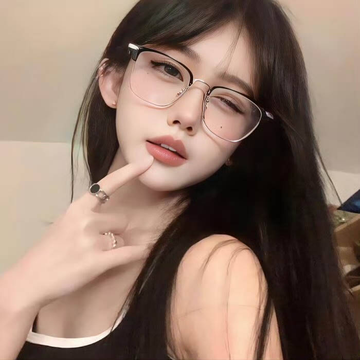 玉溪伴游女生李撒莎的资料