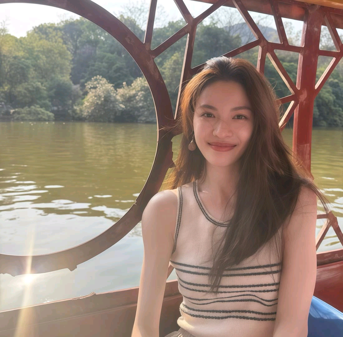 玉溪伴游女生周若雪的资料