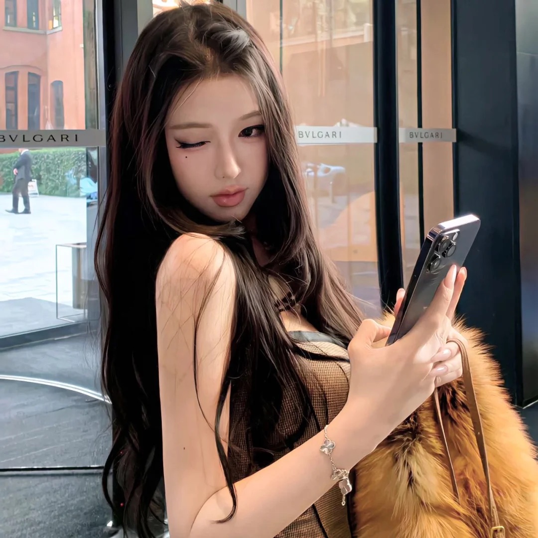 玉溪伴游女生唐沁的资料